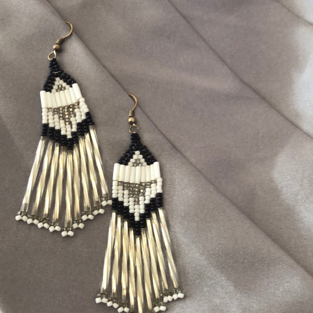 Native American beaded earrings-Blk/Wht/Silver/Gld - Picture 4 of 4